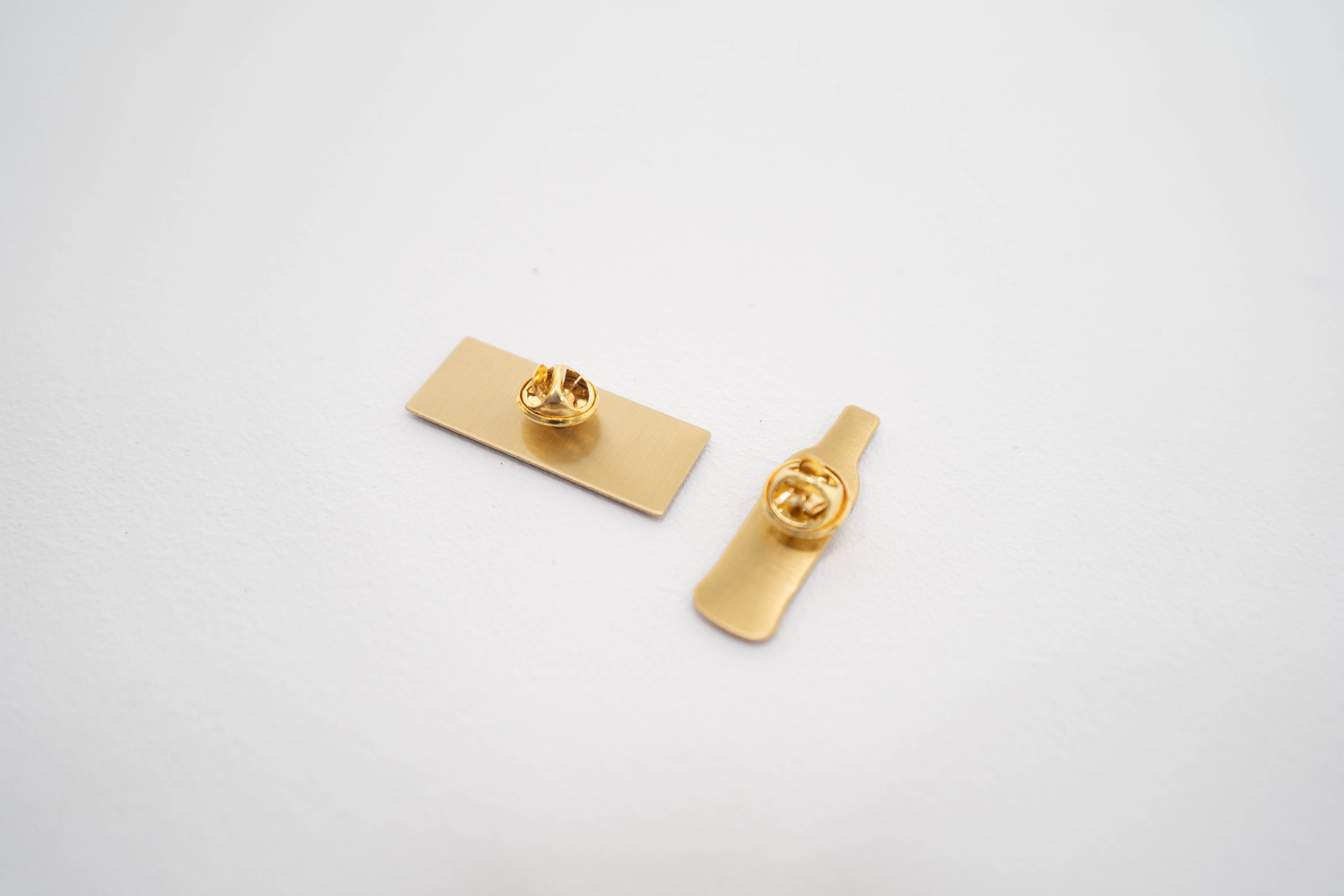 Goldkrone Logoanstecker